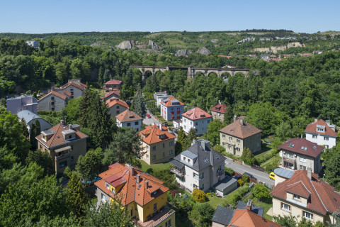 Lights and Shadows of the Barrandov Villa District