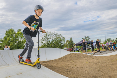 Nový pumptrack na Opatově už je v provozu